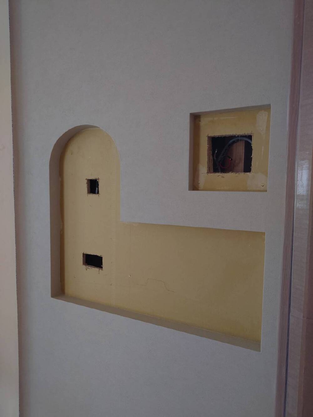 クロス工事に入りました