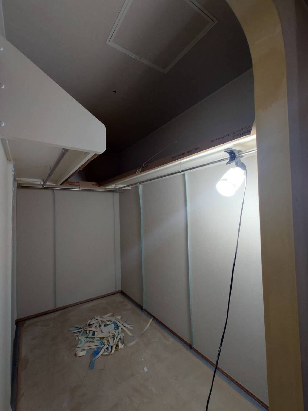 クロス工事に入りました